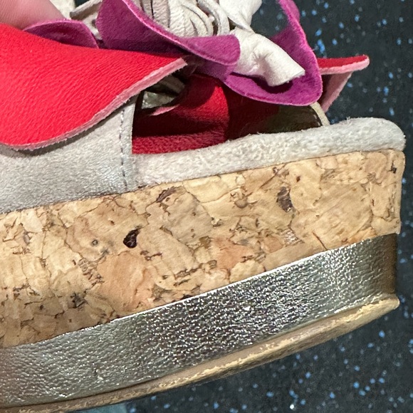 Charles by Charles David cork platform wedge suede flowers 6.5 - Picture 8 of 9